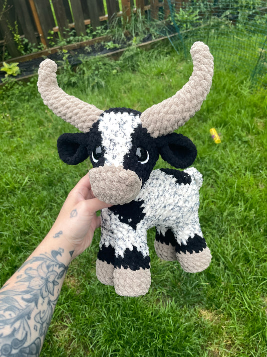 Cookies N Cream Longhorn Amigurumi