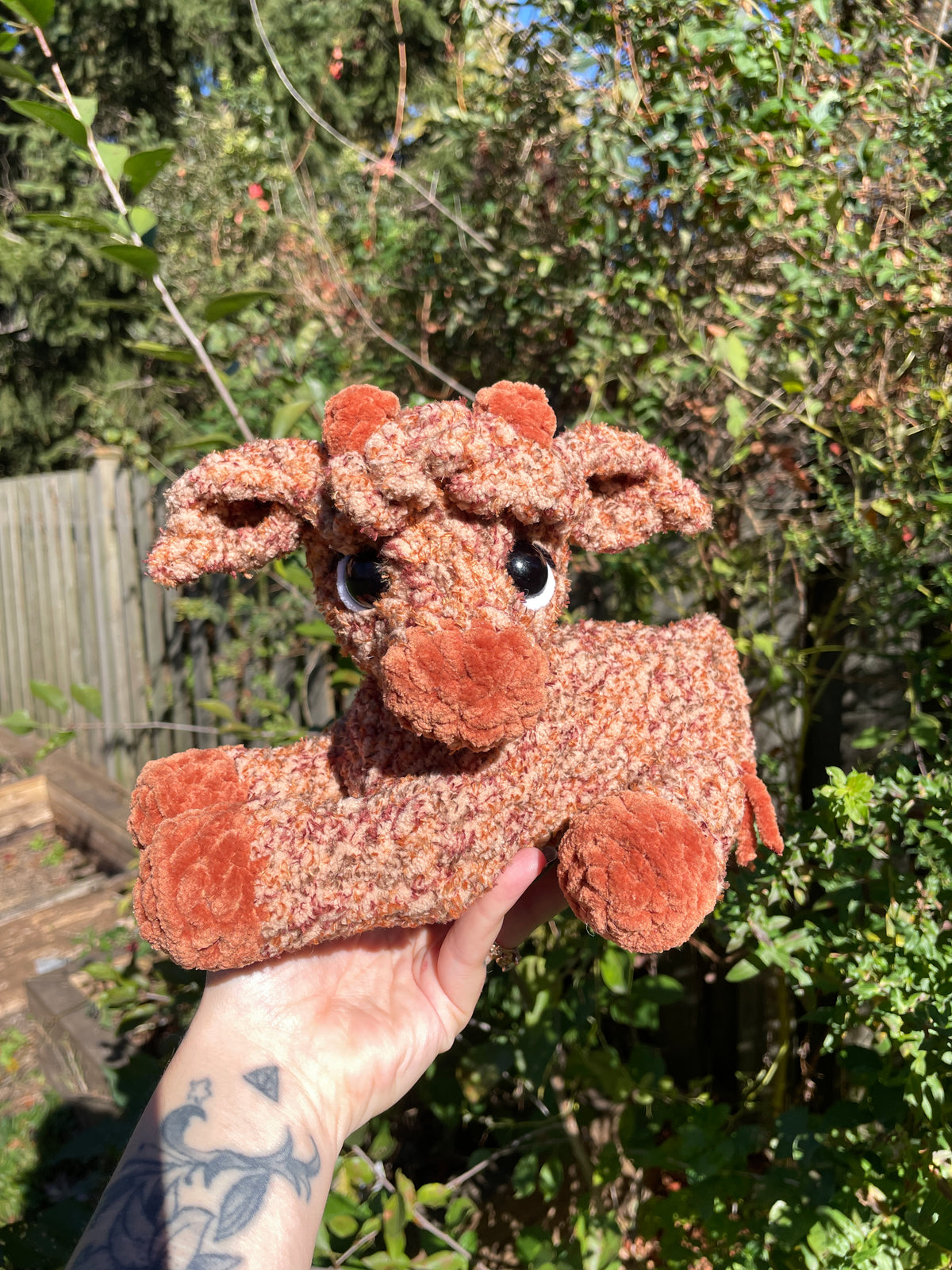 Tweed Laying Highland Amigurumi